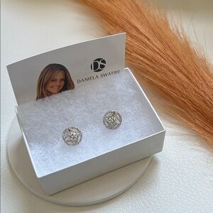 New Daniela Swaebe Crystal Stud Earrings – Elegant Circle Design
